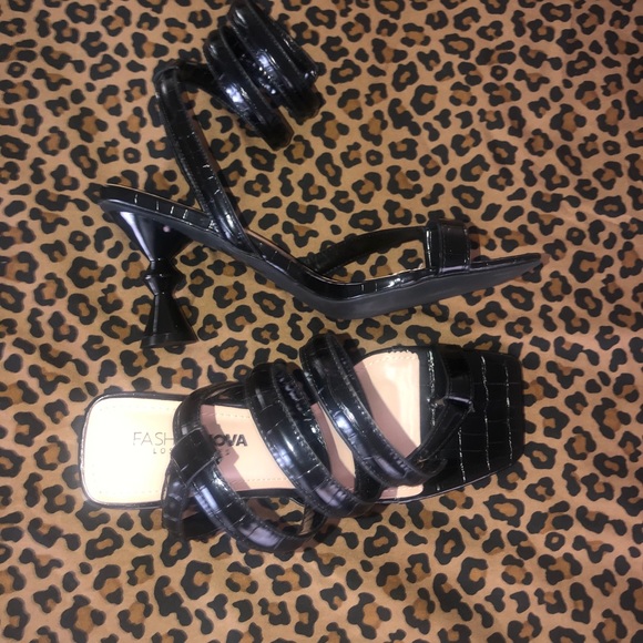 Black Faux Leather Wrap Heels 👠 - Picture 2 of 5